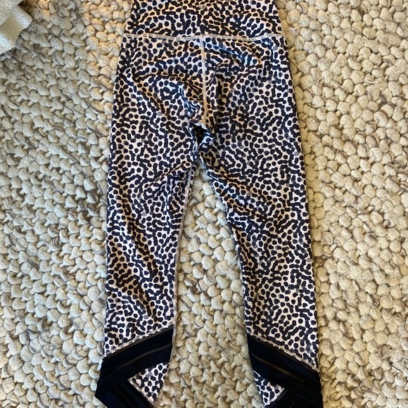 Lululemon leopard crops - Picture 2 of 3